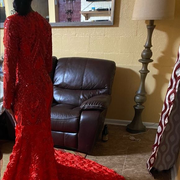 Sequins Mermaid Long Sleeve Red 3D Rose Trail - Picture 3 of 3